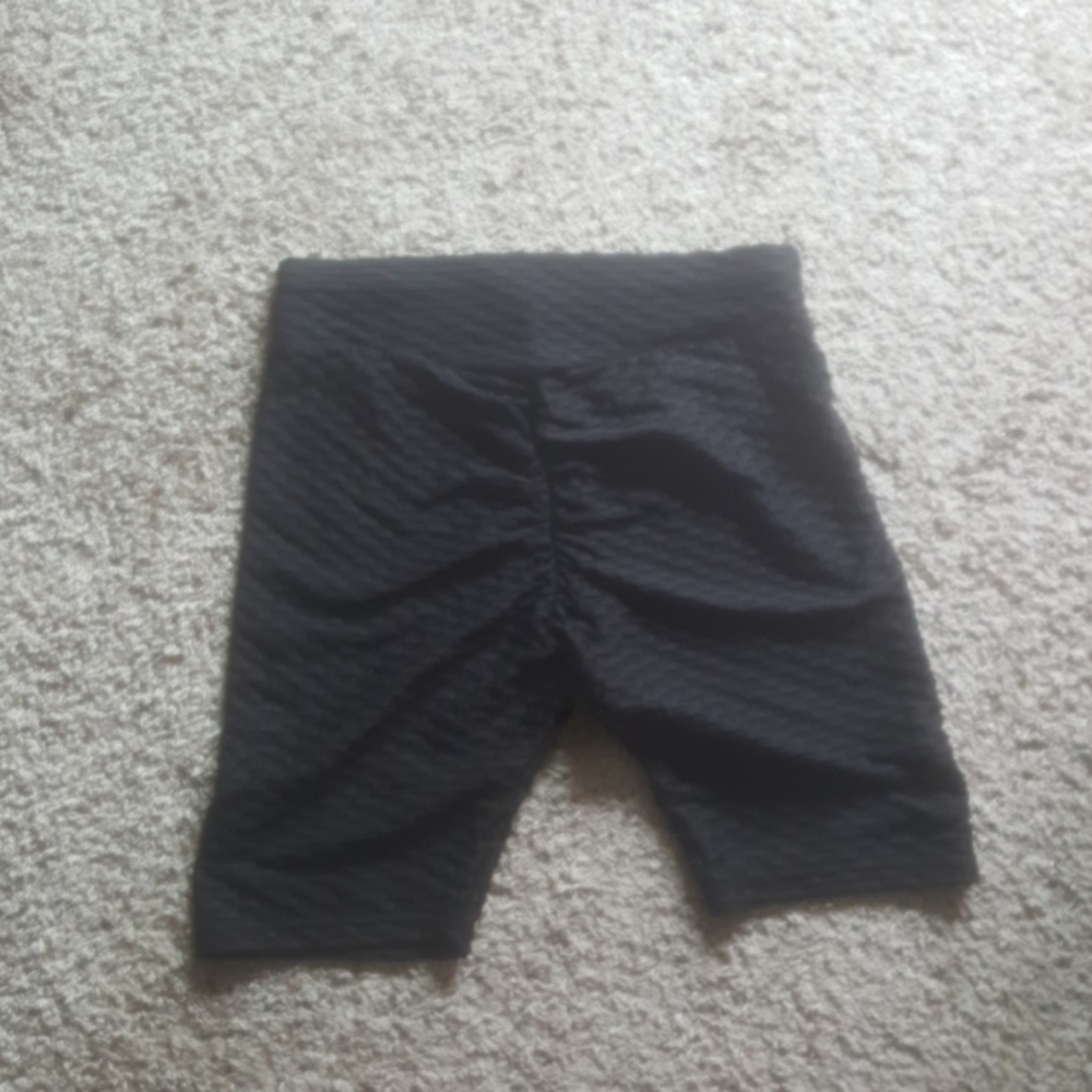 Scrunch butt biker shorts